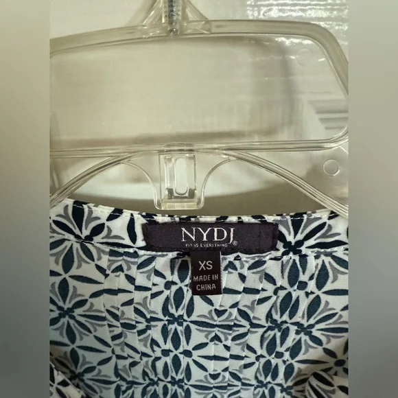 NOT YOUR DAUGHTER’S JEANS NYDJ Button Up Blouse Pleated Back Covered Buttons XS - Picture 4 of 9